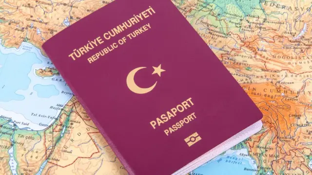 Yurt dışı seyahatlerinde Türk pasaportu sahipleri için vize başvuru süreci ve dikkat edilmesi gerekenler.